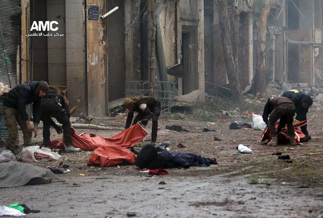 قوات النظام السوري وحلفاؤه استهدفت النازحين أثناء خروجهم من حلب الشرقية