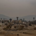 منظر للمباني المدمرة في جوبر، في ريف الغوطة الشرقية بدمشق، 2/10/2025 (هانا ديفيس/سوريا دايركت)