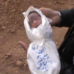 الرضيع سليم الساعور .. توفي جراء الجوع – دوما ريف دمشق 15 نيسان 2015